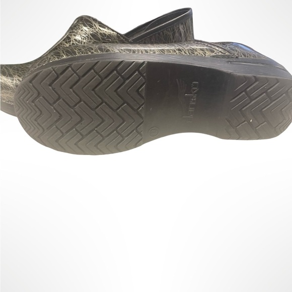 Dansko Women's Black and silver Clogs UK size 39, US sizes 8.5-9 - Picture 5 of 6